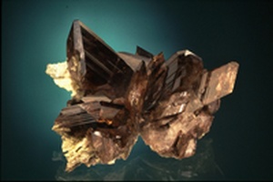 mineral axinite oisans
